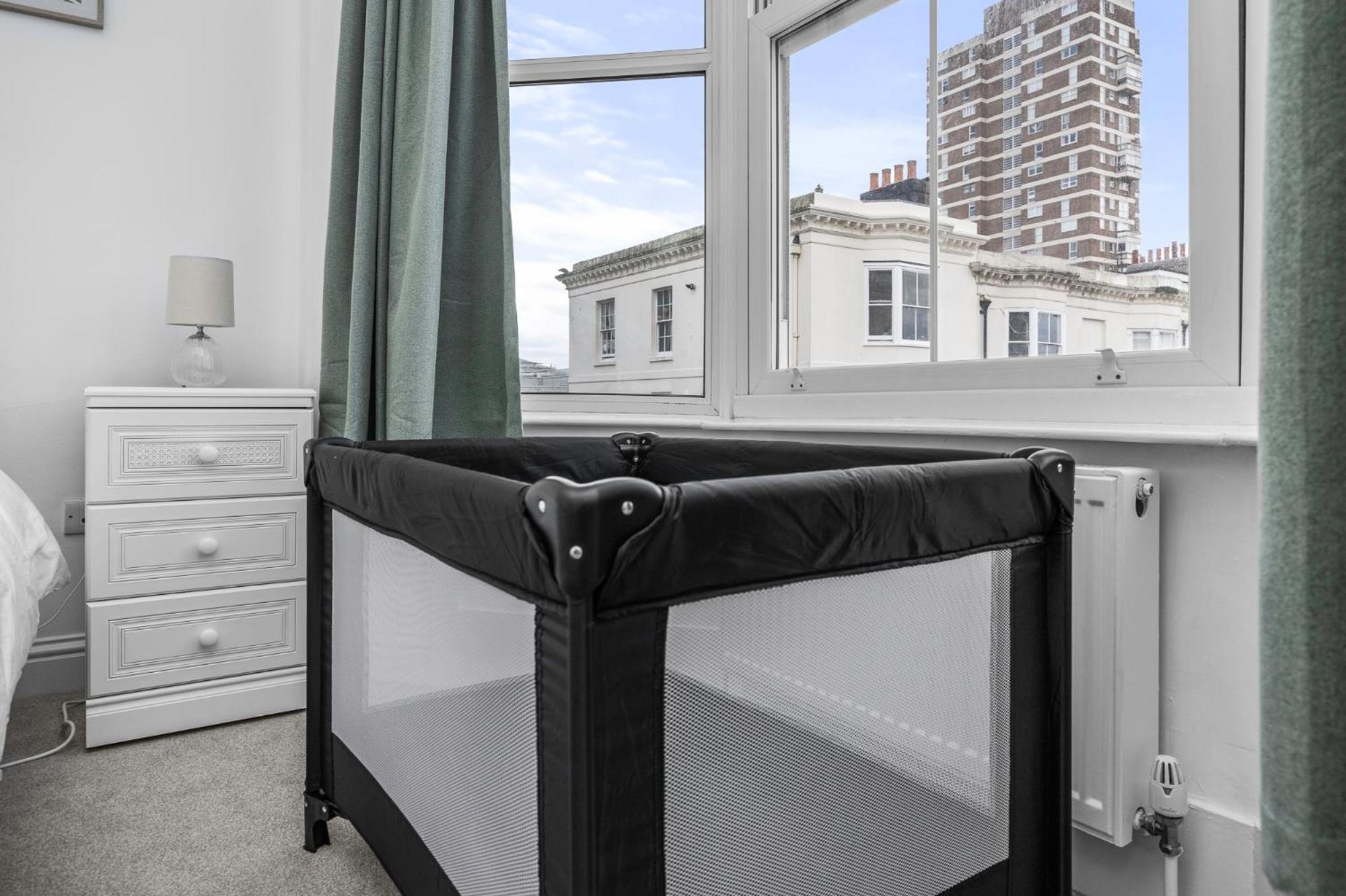 2 Bedroom Flat - With King Sized Beds, Netflix And Sky - Perfect For Contractors, Vacation Guests Or Those Relocating Брайтонн Экстерьер фото