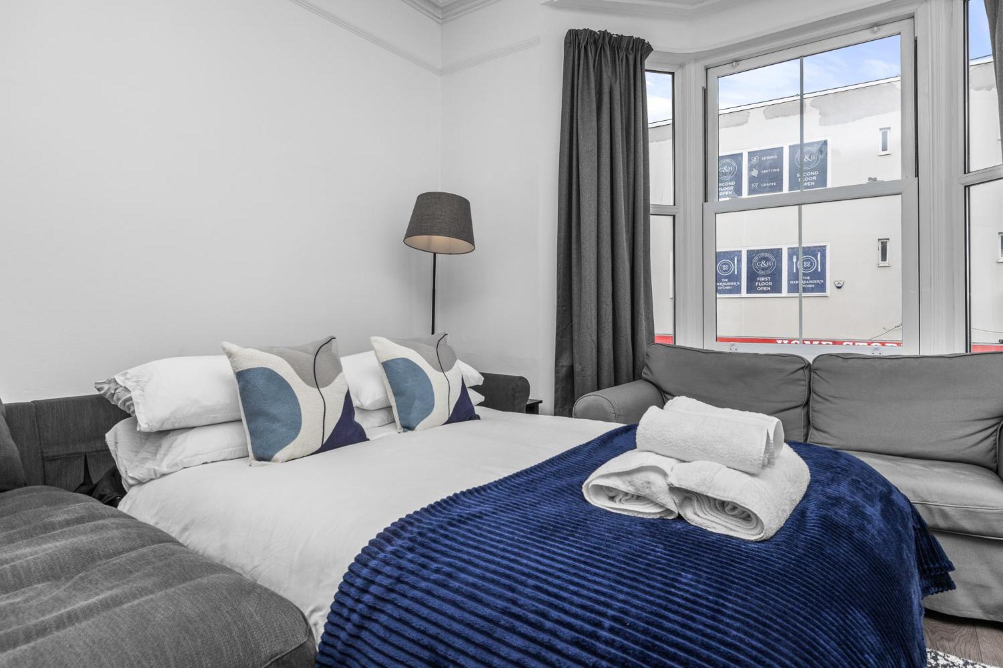 2 Bedroom Flat - With King Sized Beds, Netflix And Sky - Perfect For Contractors, Vacation Guests Or Those Relocating Брайтонн Экстерьер фото