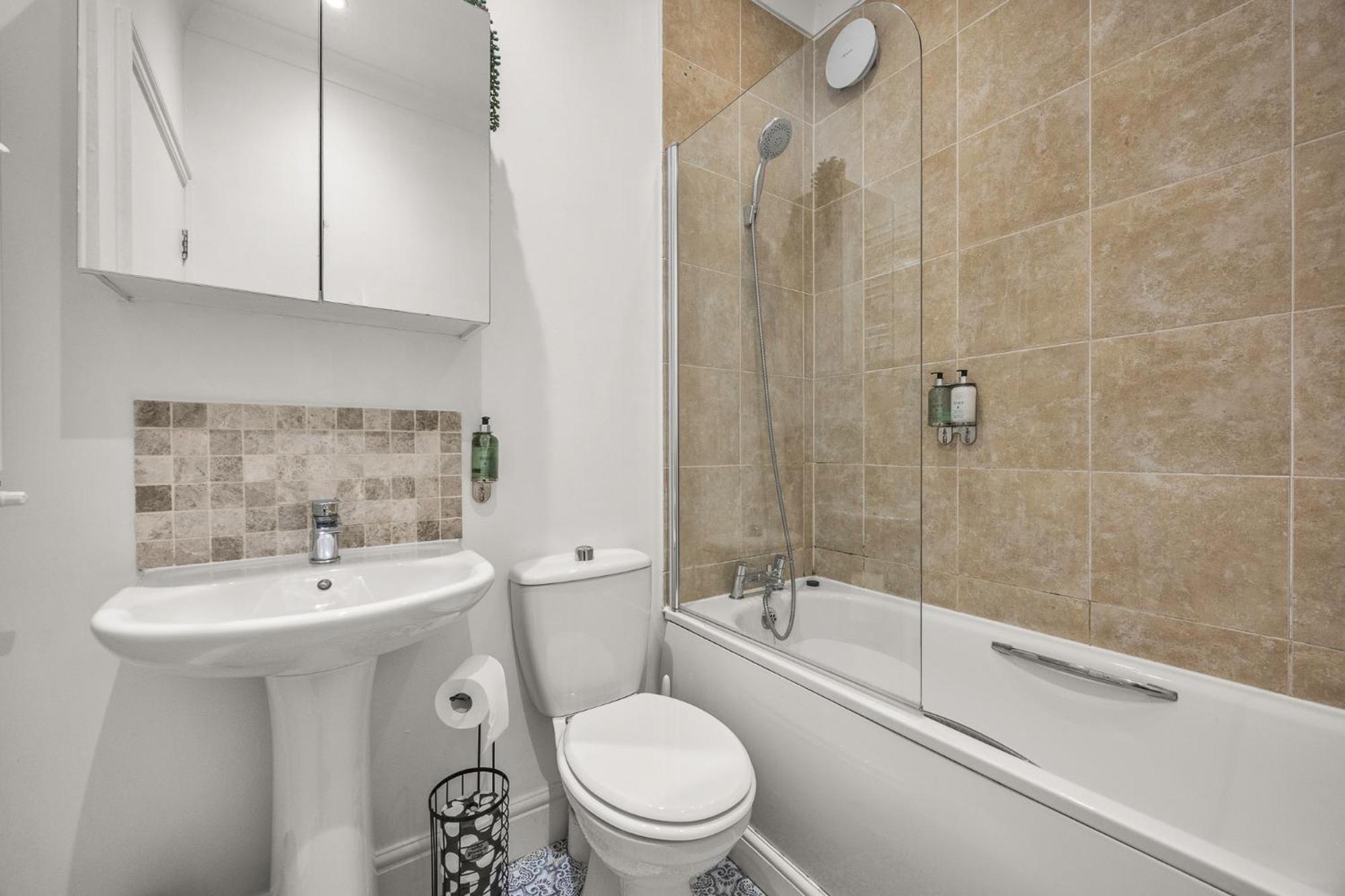 2 Bedroom Flat - With King Sized Beds, Netflix And Sky - Perfect For Contractors, Vacation Guests Or Those Relocating Брайтонн Экстерьер фото